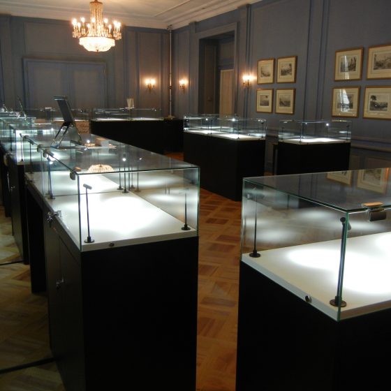 Location de vitrines d'exposition à Lausanne et Genève